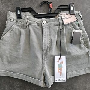 BCBGeneration Women's High Waist Gray Green Pleated Trouser Shorts Size 11